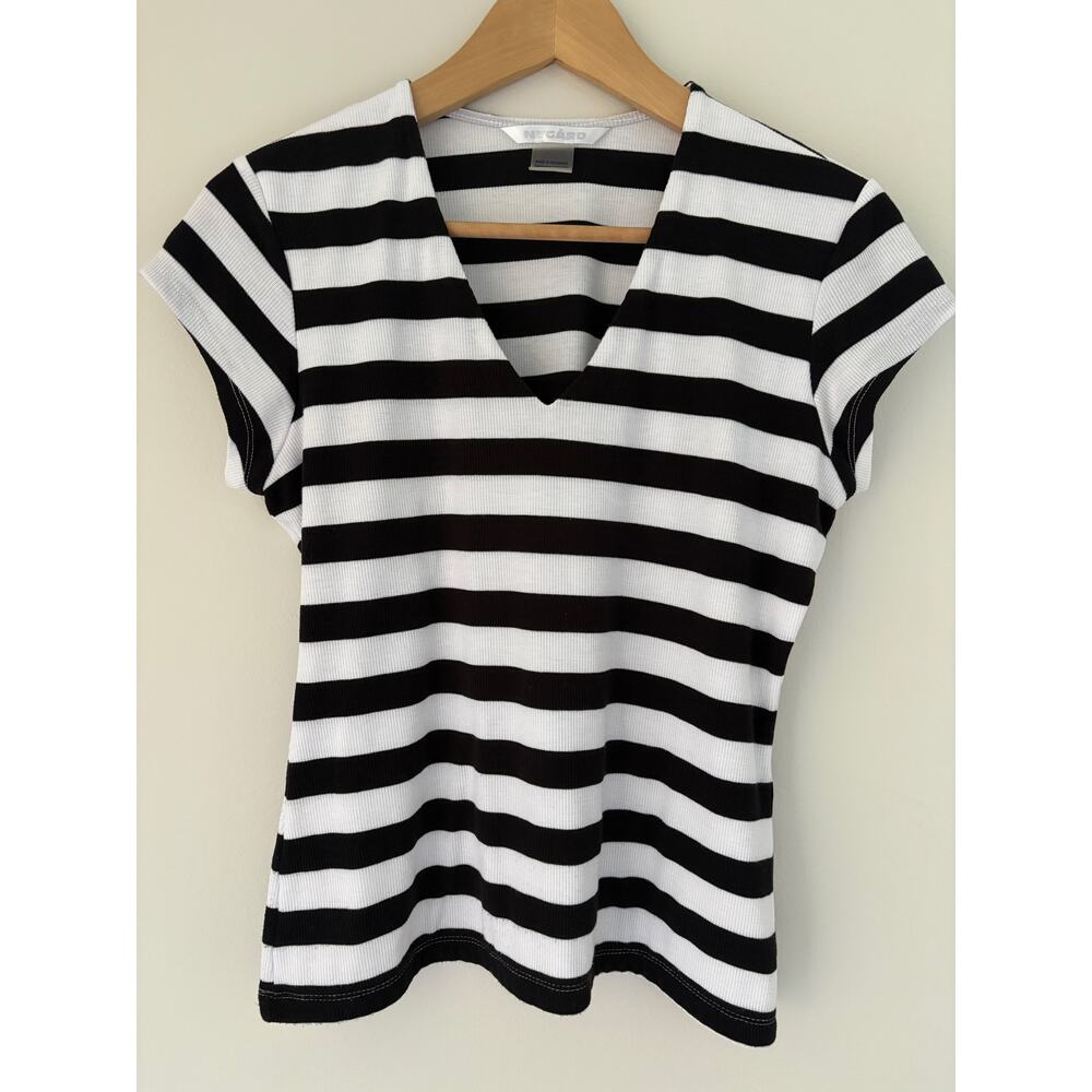 Nygärd Women's 90s Style Short Sleeve Black And White Striped Vneck PM